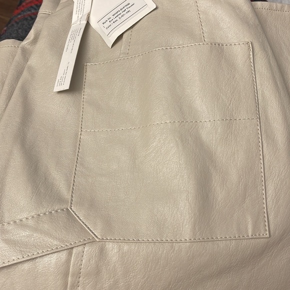 Wnderkammer Eco Leather Half Trouser In Light Gray, Plain Pattern - Picture 5 of 13